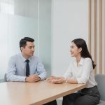 Kỹ năng giao tiếp và lắng nghe hiệu quả là chìa khóa tạo ấn tượng tốt trong phỏng vấn.